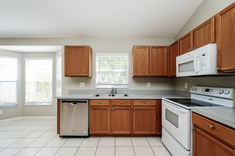 2,255/Mo, 2642 Rosehaven Dr Wesley Chapel, FL 33544 Kitchen View