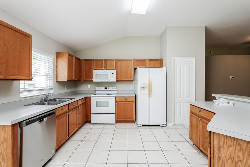 2,255/Mo, 2642 Rosehaven Dr Wesley Chapel, FL 33544 Kitchen View 3