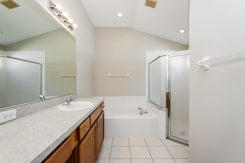 2,255/Mo, 2642 Rosehaven Dr Wesley Chapel, FL 33544 Main Bathroom View