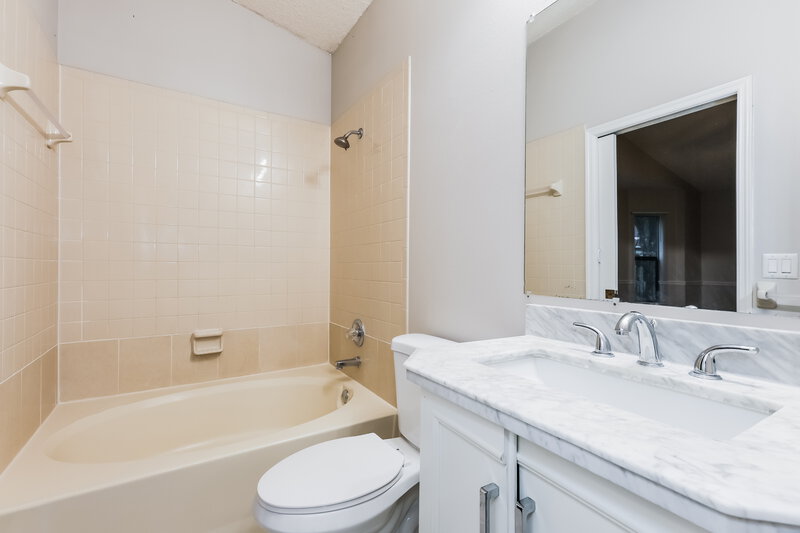 2,045/Mo, 23421 Cherbourg Loop Land O' Lakes, FL 34639 Main Bathroom View
