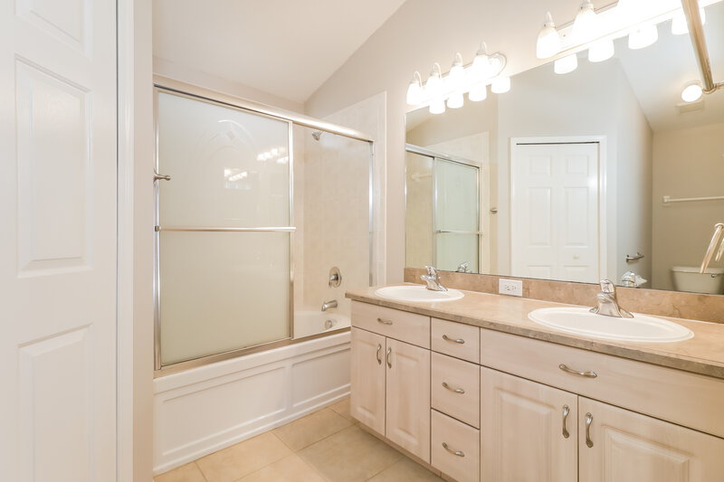 1,980/Mo, 11616 Leda Ln New Port Richey, FL 34654 Main Bathroom View