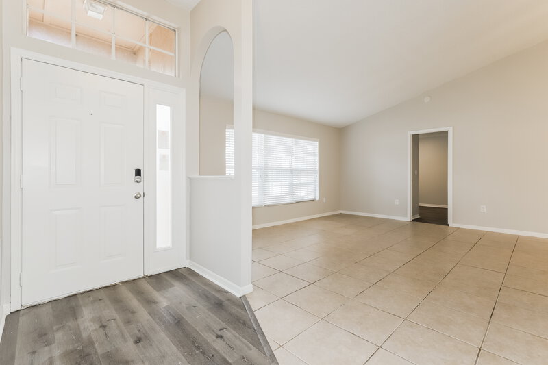 2,370/Mo, 1807 Staysail Dr Valrico, FL 33594 Foyer View