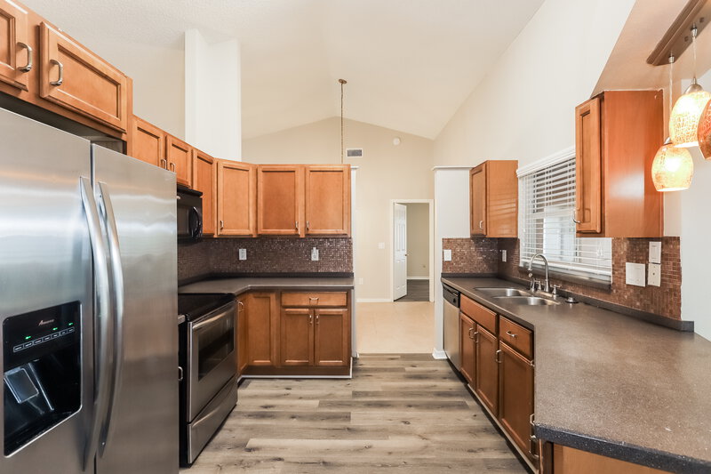 2,370/Mo, 1807 Staysail Dr Valrico, FL 33594 Kitchen View 2