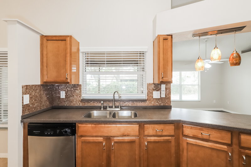2,370/Mo, 1807 Staysail Dr Valrico, FL 33594 Kitchen View 3