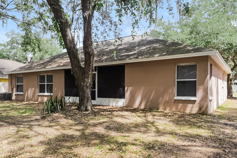 2,370/Mo, 1807 Staysail Dr Valrico, FL 33594 Rear View
