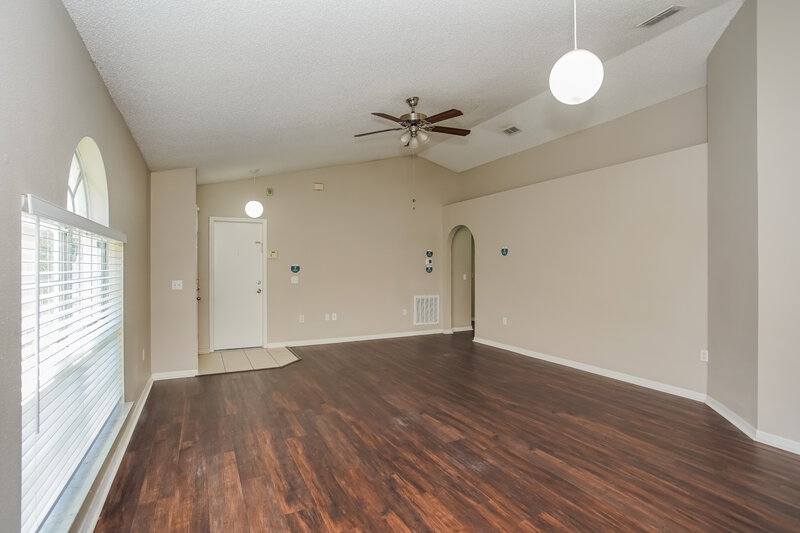 1,770/Mo, 1039 Brenton Leaf Dr Ruskin, FL 33570 Living Room View