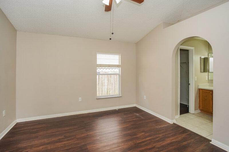 1,770/Mo, 1039 Brenton Leaf Dr Ruskin, FL 33570 Main Bedroom View