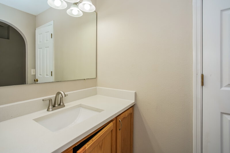 1,770/Mo, 1039 Brenton Leaf Dr Ruskin, FL 33570 Main Bathroom View