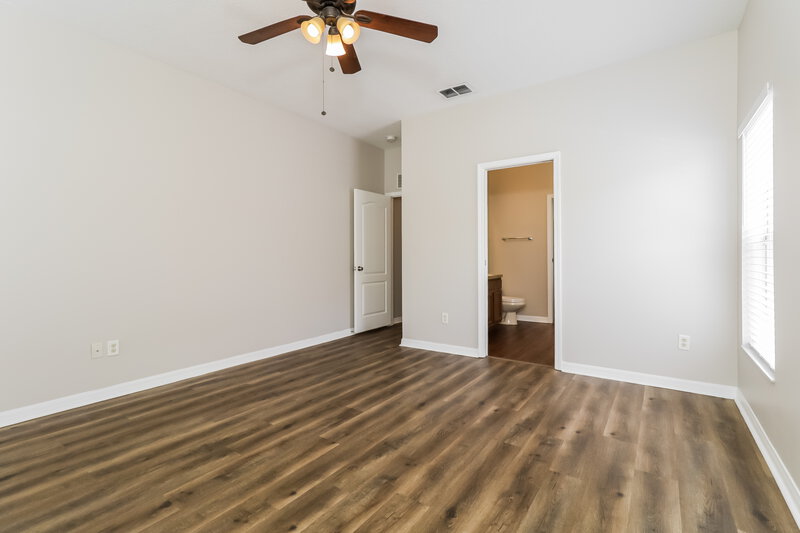 2,255/Mo, 9351 Beaufort Ct New Port Richey, FL 34654 Main Bedroom View 2