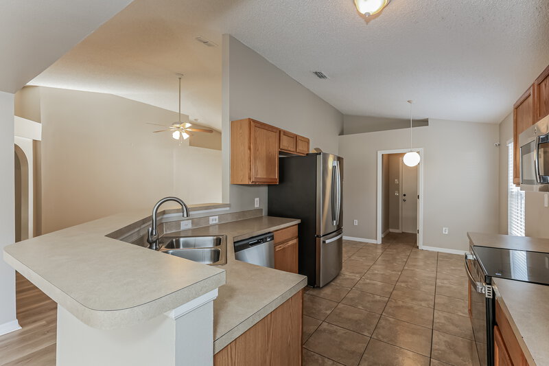 2,400/Mo, 6216 Gondola Dr Riverview, FL 33578 Kitchen View 2