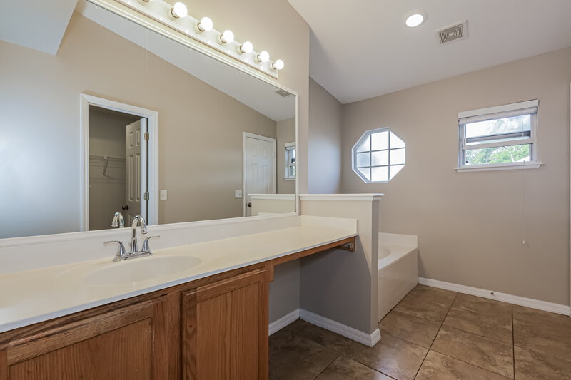2,400/Mo, 6216 Gondola Dr Riverview, FL 33578 Main Bathroom View