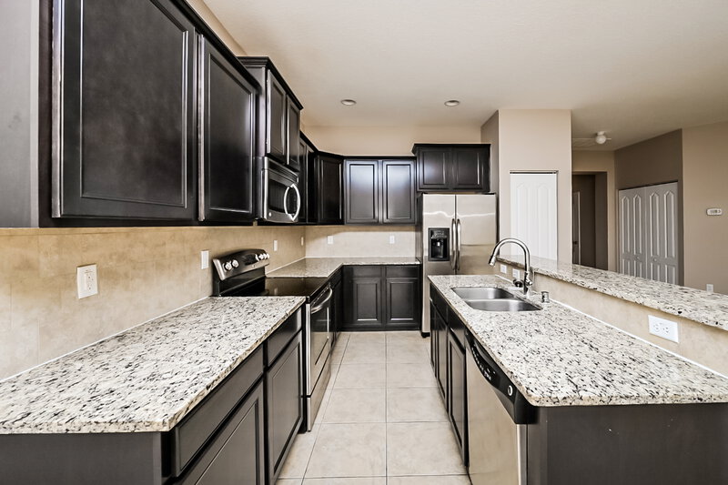 3,460/Mo, 36029 Laguna Hills Cir Zephyrhills, FL 33541 Kitchen View 2