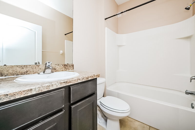 3,460/Mo, 36029 Laguna Hills Cir Zephyrhills, FL 33541 Bathroom View