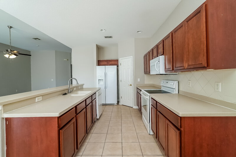 0/Mo, 10902 Tree Cactus Loop Land O' Lakes, FL 34638 Kitchen View