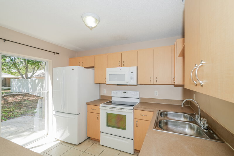 2,090/Mo, 5133 Anclote River St Wesley Chapel, FL 33545 Kitchen View