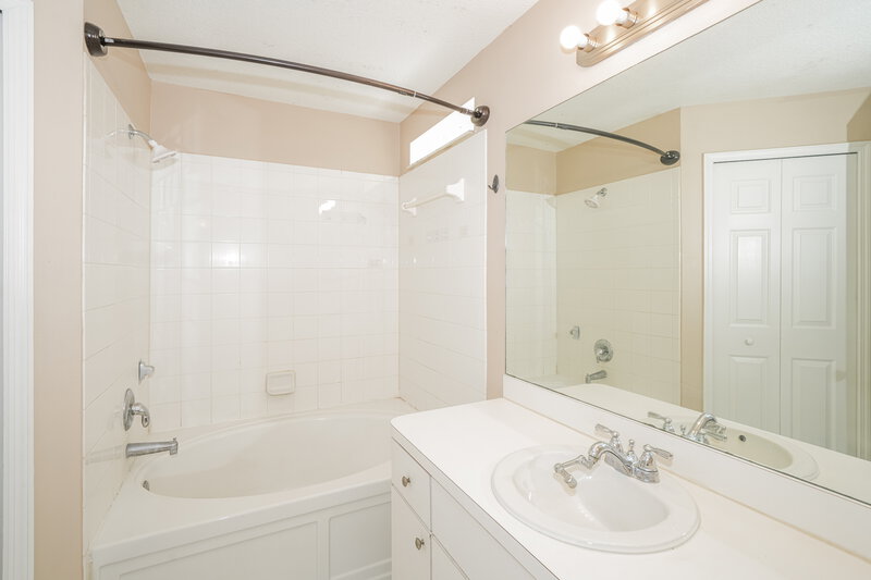 2,090/Mo, 5133 Anclote River St Wesley Chapel, FL 33545 Main Bathroom View