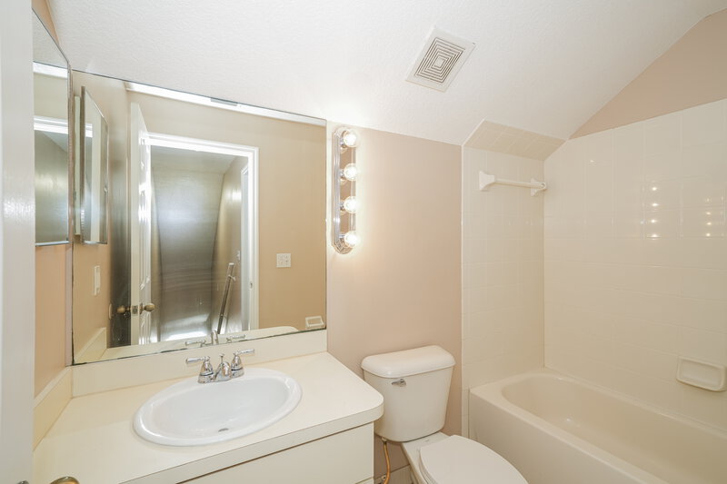 2,090/Mo, 5133 Anclote River St Wesley Chapel, FL 33545 Bathroom View