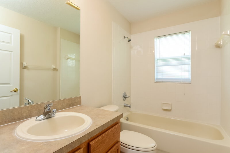 2,205/Mo, 5446 Passing Pine Ln Zephyrhills, FL 33541 Bathroom View 2