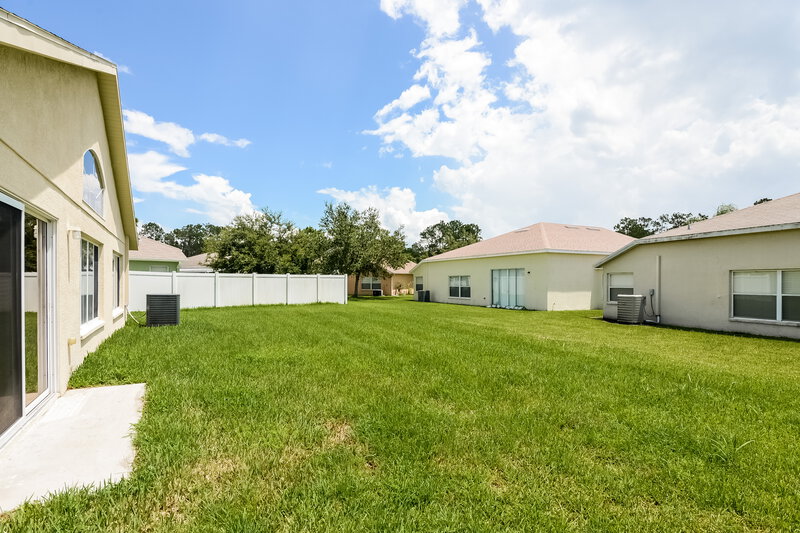 2,205/Mo, 5446 Passing Pine Ln Zephyrhills, FL 33541 Rear View