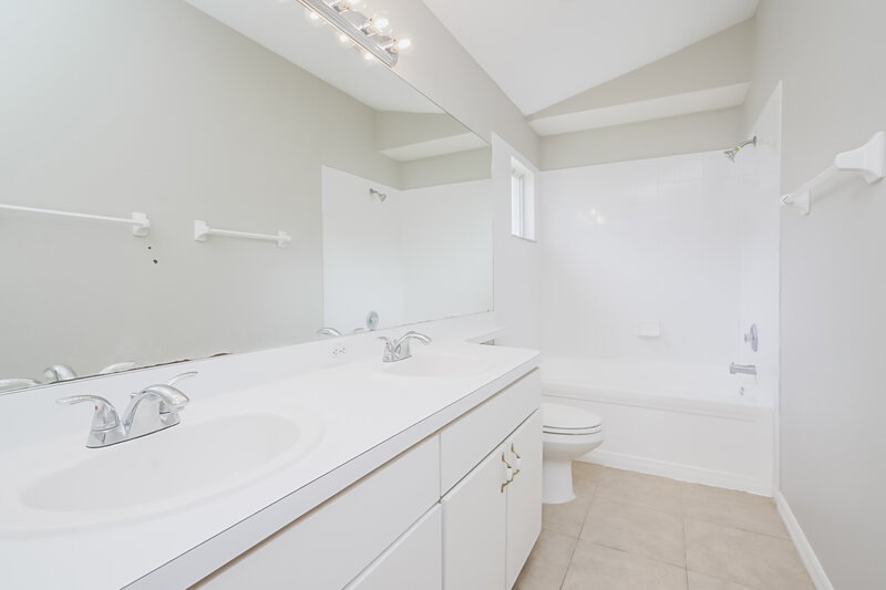 2,235/Mo, 8614 Cara Park Way Tampa, FL 33635 Main Bathroom View