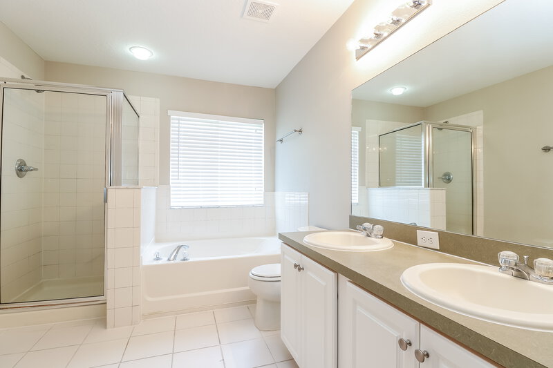 2,190/Mo, 31544 Spoonflower Cir Wesley Chapel, FL 33545 photomasterbathroom View