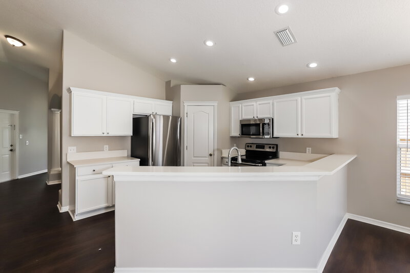 2,515/Mo, 7858 Bristol Park Dr Apollo Beach, FL 33572 Kitchen View