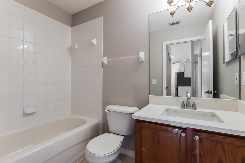 2,515/Mo, 7858 Bristol Park Dr Apollo Beach, FL 33572 Bathroom View