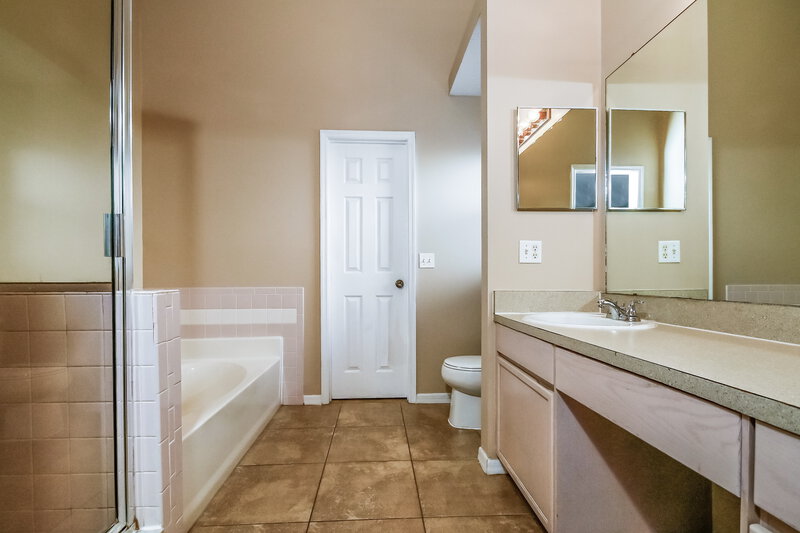 2,075/Mo, 9830 Cristina Dr Riverview, FL 33569 Main Bathroom View