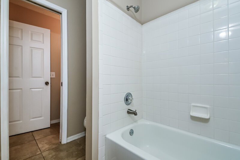 2,075/Mo, 9830 Cristina Dr Riverview, FL 33569 Bathroom View 2