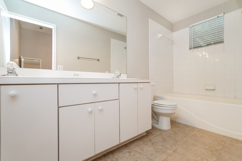 2,205/Mo, 24605 Laurel Ridge Dr Lutz, FL 33559 Main Bathroom View