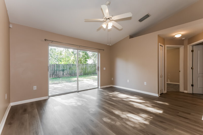 2,025/Mo, 515 Somerstone Dr Valrico, FL 33594 Living Room View 2