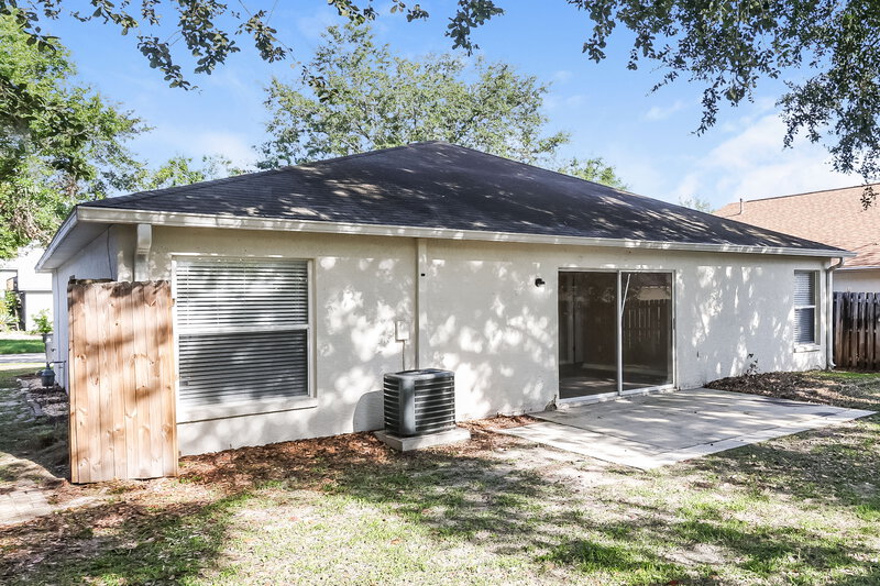 2,025/Mo, 515 Somerstone Dr Valrico, FL 33594 Rear View