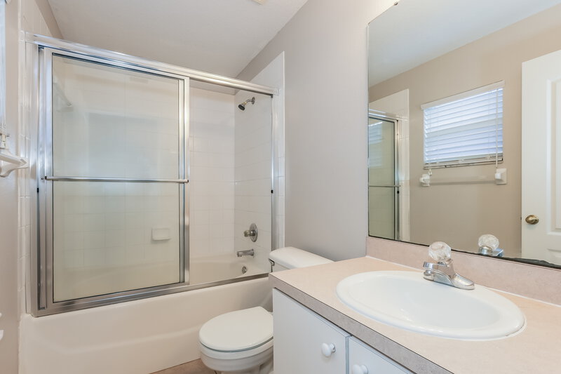 2,005/Mo, 7616 Bristol Park Dr Apollo Beach, FL 33572 Main Bathroom View
