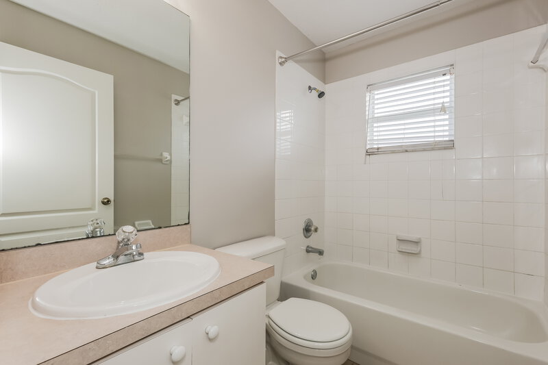 2,005/Mo, 7616 Bristol Park Dr Apollo Beach, FL 33572 Bathroom View