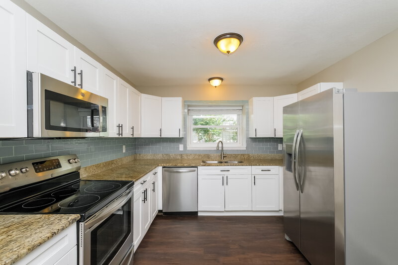 2,805/Mo, 7022 Drury St Tampa, FL 33635 Kitchen View