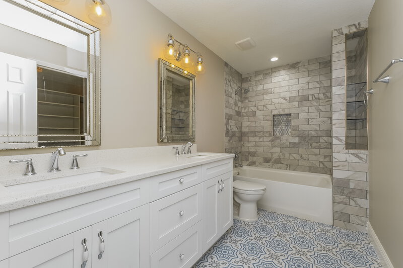2,805/Mo, 7022 Drury St Tampa, FL 33635 Main Bathroom View