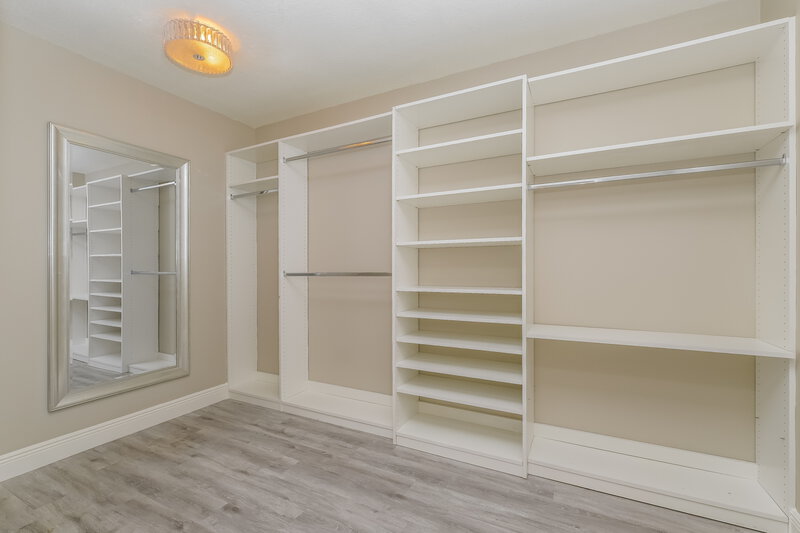 2,805/Mo, 7022 Drury St Tampa, FL 33635 Walk In Closet View