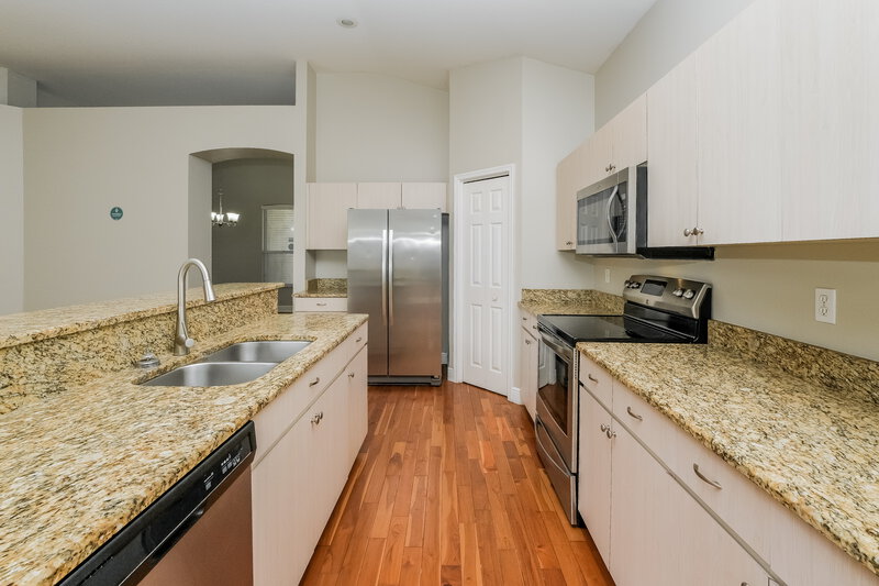 2,230/Mo, 725 Sand Ridge Dr Valrico, FL 33594 Kitchen View