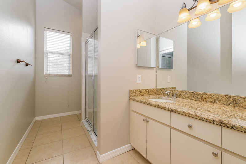2,230/Mo, 725 Sand Ridge Dr Valrico, FL 33594 Main Bathroom View 2