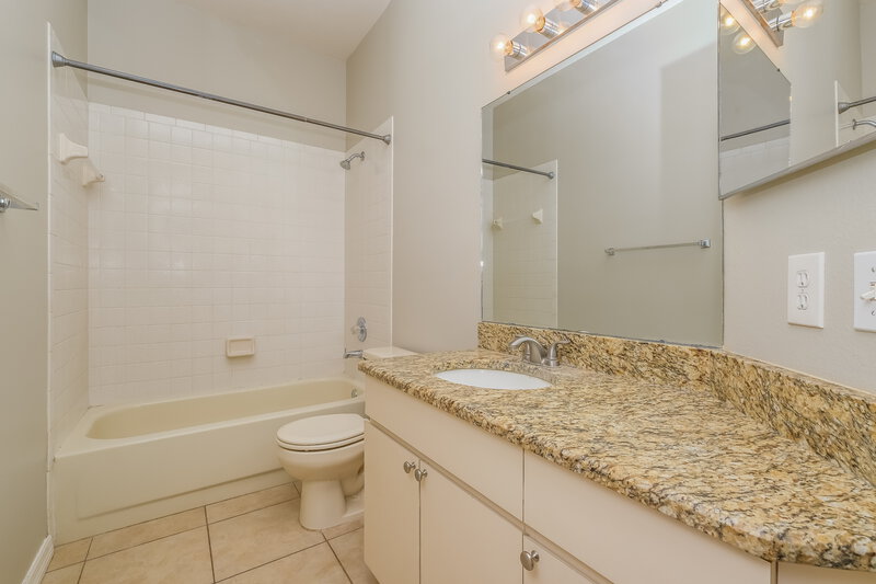 2,230/Mo, 725 Sand Ridge Dr Valrico, FL 33594 Bathroom View
