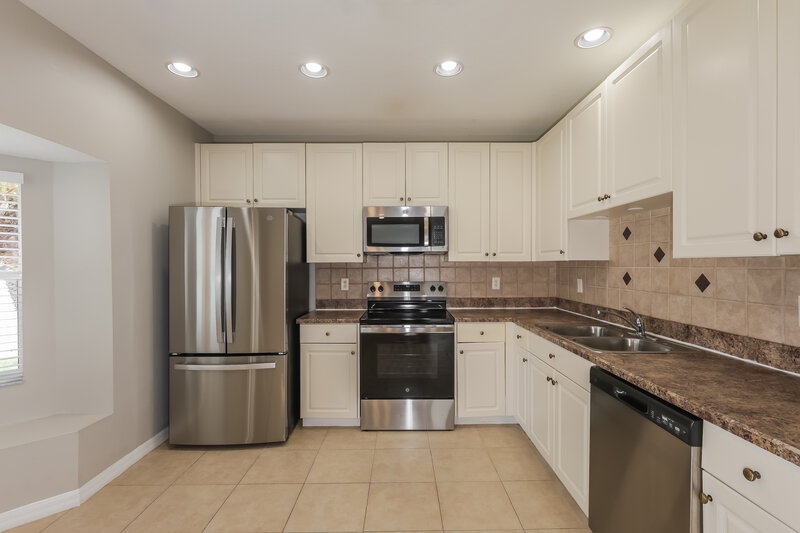 0/Mo, 17236 Poppy Fields Ln Land O' Lakes, FL 34638 Kitchen View