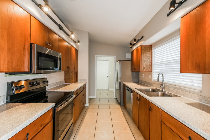 2,295/Mo, 1411 Forsyth Way Brandon, FL 33511 Kitchen View