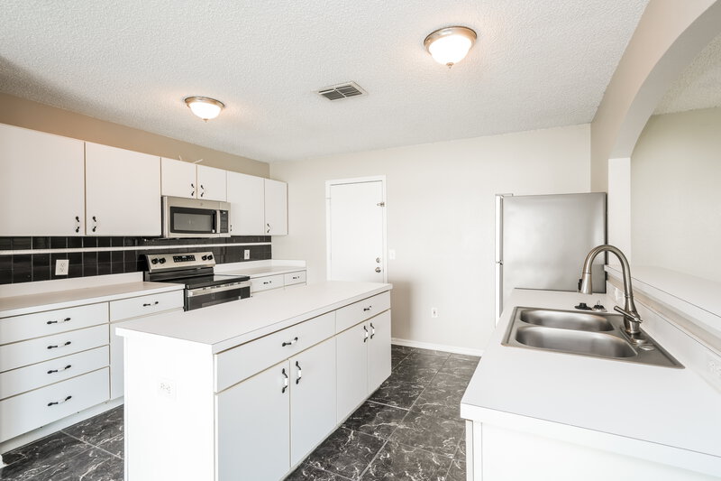 2,065/Mo, 30315 Double Dr Wesley Chapel, FL 33545 Kitchen View