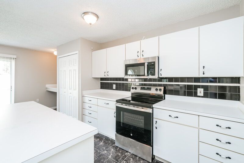 2,065/Mo, 30315 Double Dr Wesley Chapel, FL 33545 Kitchen View 2