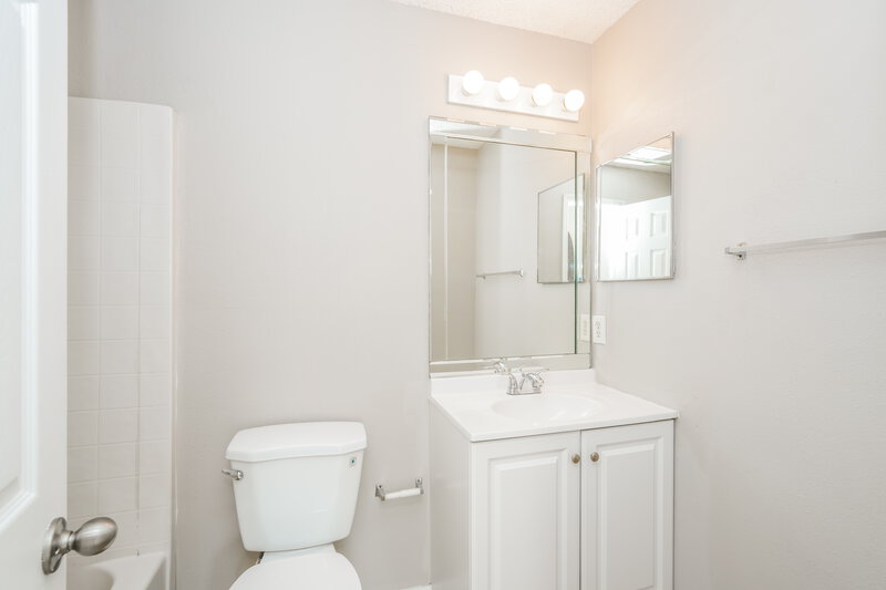 2,065/Mo, 30315 Double Dr Wesley Chapel, FL 33545 Main Bathroom View