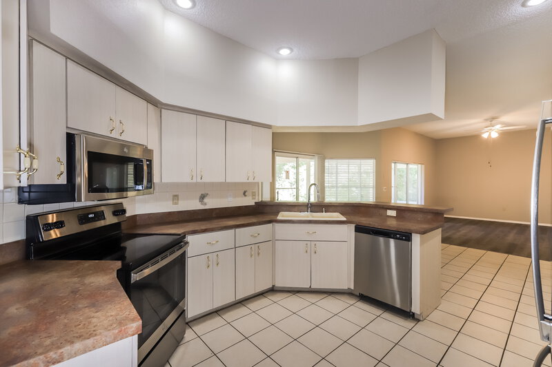 2,580/Mo, 1418 Kinsmere Dr Trinity, FL 34655 Kitchen View
