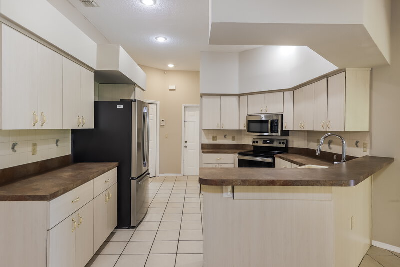 2,580/Mo, 1418 Kinsmere Dr Trinity, FL 34655 Kitchen View 3