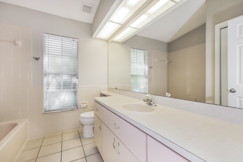 2,580/Mo, 1418 Kinsmere Dr Trinity, FL 34655 Bathroom View