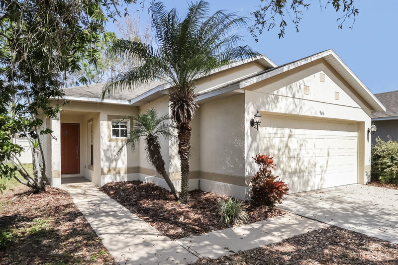 2,275/Mo, 906 Larwood Pine Dr Ruskin, FL 33570 Front View