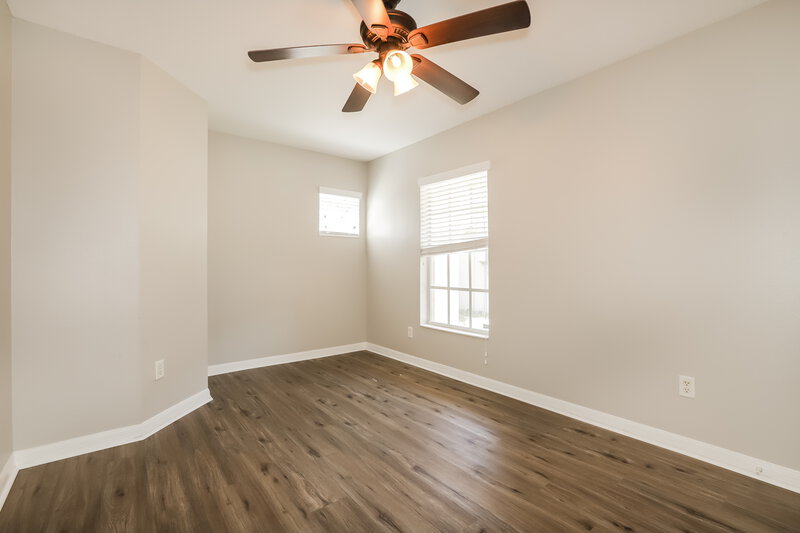 2,275/Mo, 906 Larwood Pine Dr Ruskin, FL 33570 Main Bedroom View